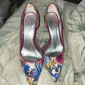 Anne Klein, size 8, chipped at the top by the ankles but very sturdy and cute!